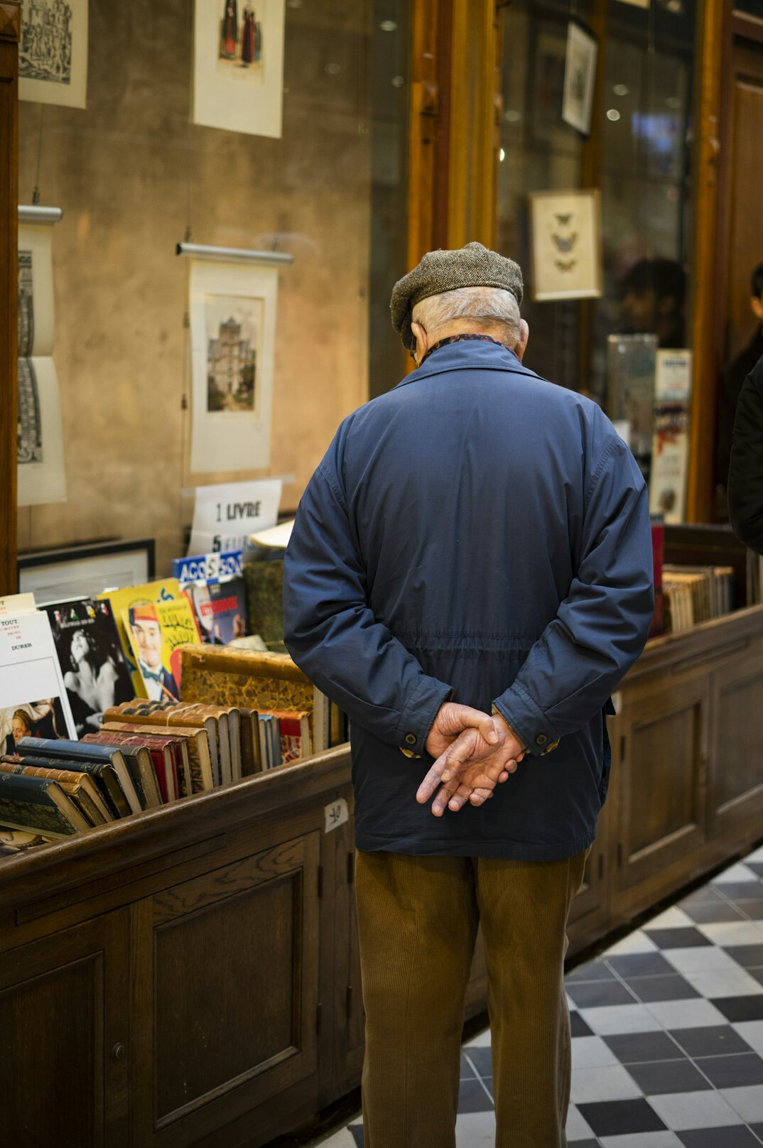 experienced store detective